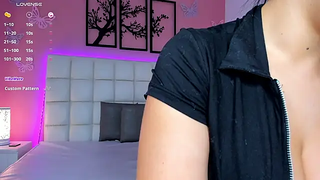 Snapshot of Emily_roux chatting on 01/04/25, 04:01 Emily roux online show from 01/04/25, 04:01