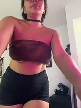 Snapshot of Rachell__420 chatting on 10/23/25, 05:33 Rachell 420 online show from 10/23/25, 05:33