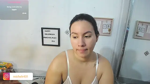 Mia  reys online show from 11/18/25, 11:36