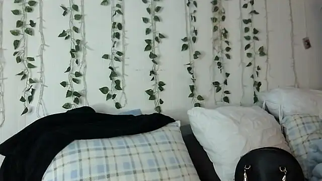 Snapshot of Erotic_nayma chatting on 03/07/25, 02:01 Erotic nayma online show from 03/07/25, 02:01