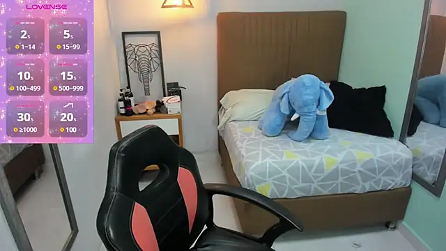 Snapshot of delilaquinn chatting on 01/13/25, 07:21 delilaquinn online show from 01/13/25, 07:21