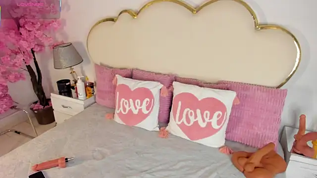 CahitlinBell online show from 11/26/25, 05:30