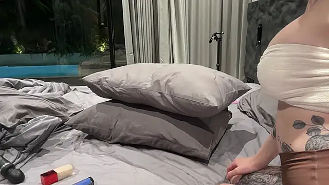 Golden Aline online show from 12/19/25, 12:45