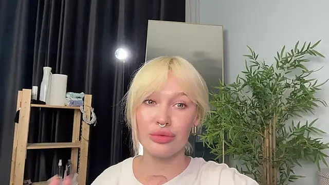 Golden Aline online show from 07/23/26, 04:05