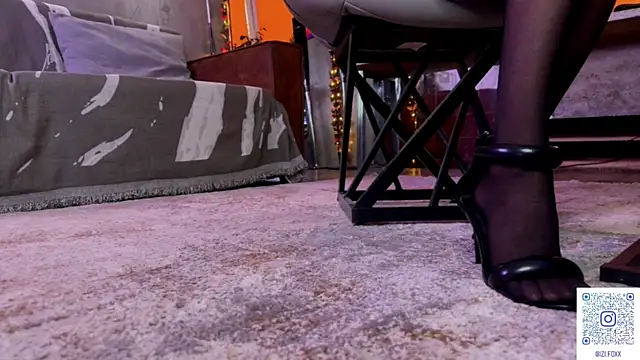 izi-fox online show from 04/23/26, 03:47