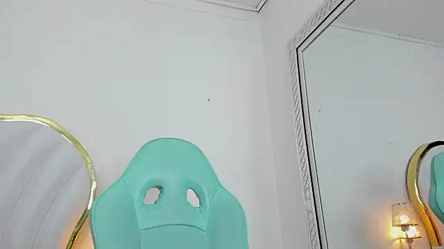 Snapshot of EmmaCrush chatting on 01/31/25, 11:56 EmmaCrush online show from 01/31/25, 11:56