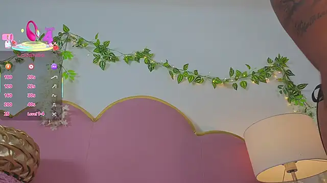 Snapshot of EmmaCrush chatting on 09/10/25, 09:15 EmmaCrush online show from 09/10/25, 09:15