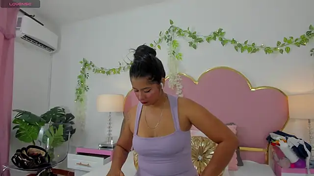 Snapshot of EmmaCrush chatting on 09/25/25, 08:34 EmmaCrush online show from 09/25/25, 08:34