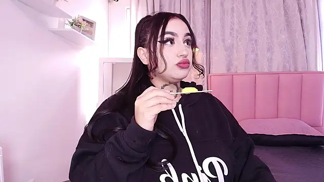 Snapshot of bella-green chatting on 01/27/25, 07:03 bella-green online show from 01/27/25, 07:03