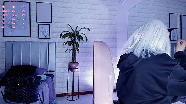 Snapshot of bella-green chatting on 09/24/25, 07:06 bella-green online show from 09/24/25, 07:06