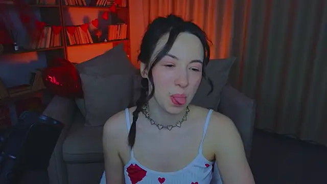 Hayle Hill online show from 02/15/26, 07:51