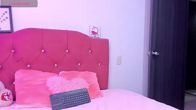 LucianaTomson online show from 11/22/25, 09:03