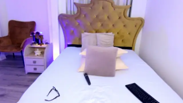 Snapshot of LisaRaee chatting on 02/24/25, 06:15 LisaRaee online show from 02/24/25, 06:15