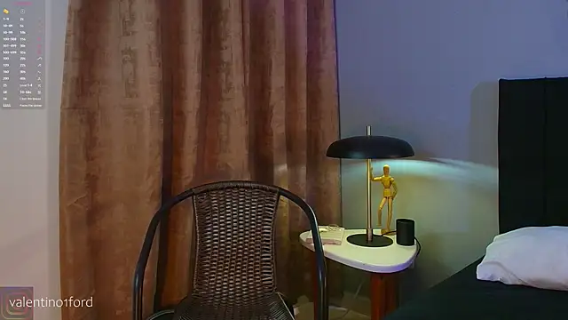 Snapshot of Valentinoford chatting on 10/06/25, 07:33 Valentinoford online show from 10/06/25, 07:33