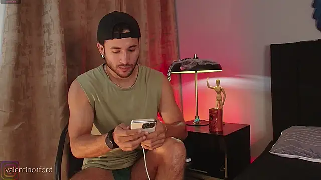 Snapshot of Valentinoford chatting on 10/27/25, 08:02 Valentinoford online show from 10/27/25, 08:02