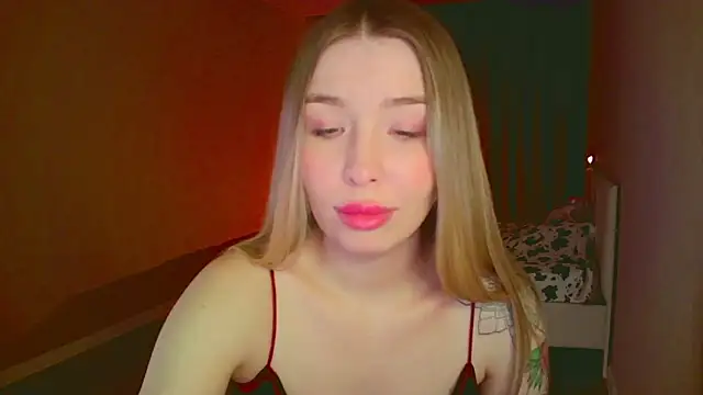 Snapshot of mia_raspberrie chatting on 03/06/25, 03:35 mia raspberrie online show from 03/06/25, 03:35