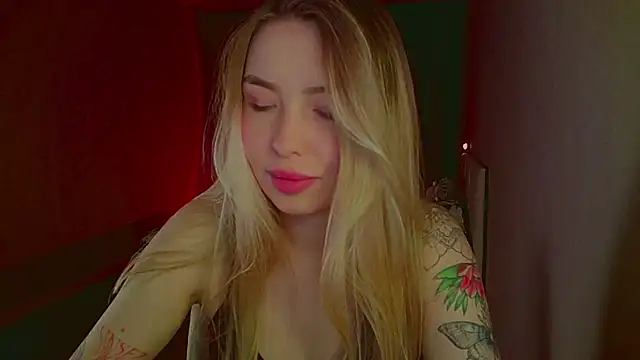 Snapshot of mia_raspberrie chatting on 03/22/25, 11:09 mia raspberrie online show from 03/22/25, 11:09