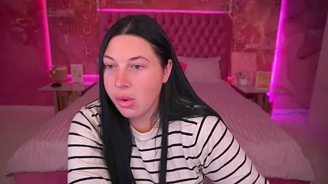 Snapshot of ArianaDarkk chatting on 10/18/25, 07:47 ArianaDarkk online show from 10/18/25, 07:47