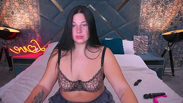 Snapshot of ArianaDarkk chatting on 10/22/25, 07:57 ArianaDarkk online show from 10/22/25, 07:57