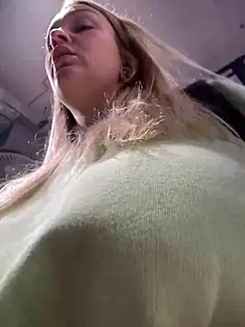 Snapshot of Teya_moon_ chatting on 12/20/24, 09:21 Teya moon  online show from 12/20/24, 09:21