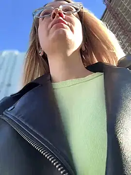 Snapshot of Teya_moon_ chatting on 01/08/25, 11:10 Teya moon  online show from 01/08/25, 11:10