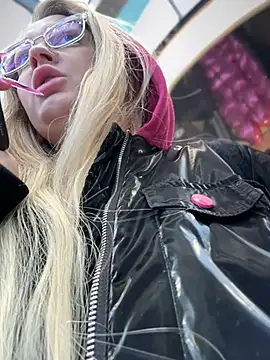 Snapshot of Teya_moon_ chatting on 02/14/25, 12:03 Teya moon  online show from 02/14/25, 12:03