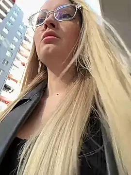 Snapshot of Teya_moon_ chatting on 02/15/25, 11:50 Teya moon  online show from 02/15/25, 11:50