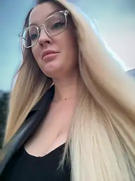 Snapshot of Teya_moon_ chatting on 02/15/25, 02:55 Teya moon  online show from 02/15/25, 02:55