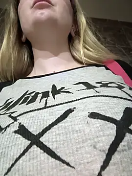 Snapshot of Teya_moon_ chatting on 03/13/25, 01:50 Teya moon  online show from 03/13/25, 01:50