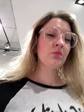 Snapshot of Teya_moon_ chatting on 09/27/25, 12:54 Teya moon  online show from 09/27/25, 12:54