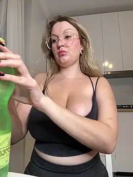 Teya moon  online show from 11/05/25, 07:14