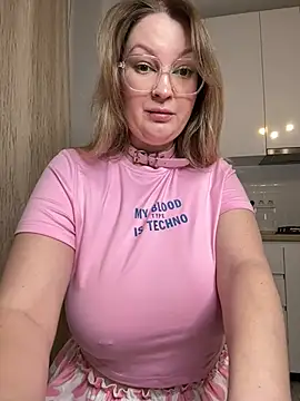 Snapshot of Teya_moon_ chatting on 02/23/26, 04:26 Teya moon online show from 02/23/26, 04:26