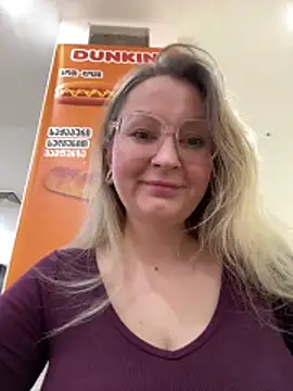 Snapshot of Teya_moon_ chatting on 04/17/26, 01:58 Teya moon online show from 04/17/26, 01:58