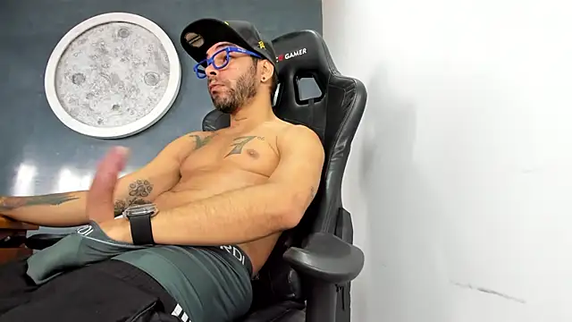 Bryan Bronx online show from 02/05/25, 03:20