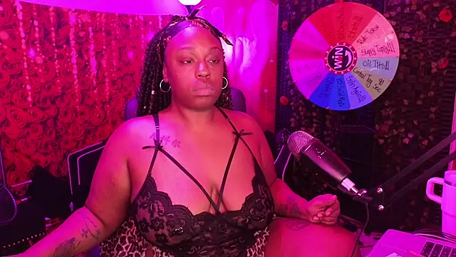 Snapshot of cheriserozequeen chatting on 05/30/26, 01:35 cheriserozequeen online show from 05/30/26, 01:35