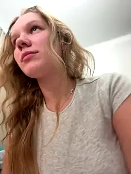 Snapshot of Ketitull chatting on 10/04/25, 09:07 Ketitull online show from 10/04/25, 09:07