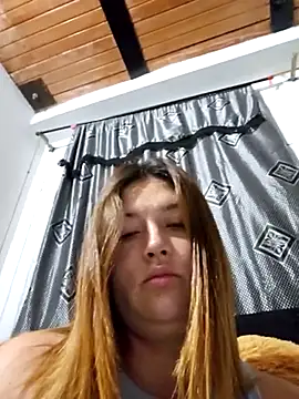 Snapshot of Sofia_Queen17 chatting on 02/22/25, 10:18 Sofia Queen17 online show from 02/22/25, 10:18