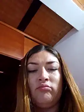 Snapshot of Sofia_Queen17 chatting on 02/26/25, 02:04 Sofia Queen17 online show from 02/26/25, 02:04