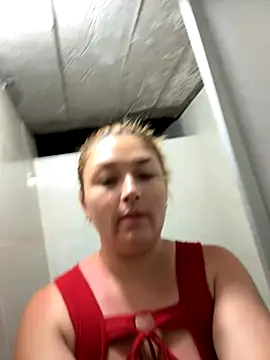 Snapshot of Sofia_Queen17 chatting on 10/15/25, 01:17 Sofia Queen17 online show from 10/15/25, 01:17