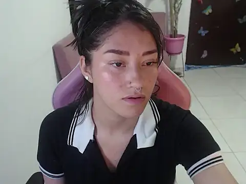Snapshot of littleangel1_m chatting on 07/12/26, 01:02 littleangel1 m online show from 07/12/26, 01:02