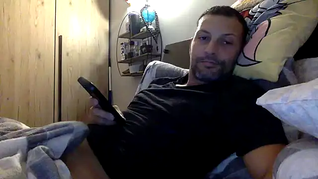 Snapshot of goroasroma90 chatting on 11/18/25, 08:41 goroasroma90 online show from 11/18/25, 08:41