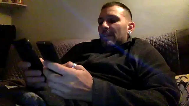 Snapshot of goroasroma90 chatting on 11/24/25, 04:18 goroasroma90 online show from 11/24/25, 04:18