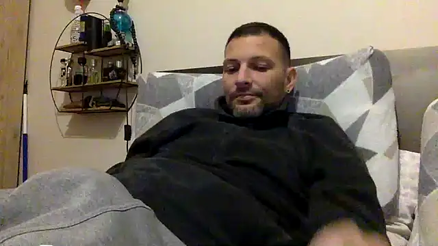 Snapshot of goroasroma90 chatting on 11/26/25, 04:30 goroasroma90 online show from 11/26/25, 04:30