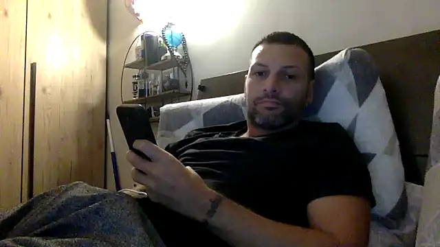 Snapshot of goroasroma90 chatting on 11/28/25, 04:31 goroasroma90 online show from 11/28/25, 04:31