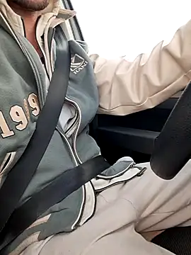 Snapshot of Zeefy chatting on 01/04/25, 08:28 Zeefy online show from 01/04/25, 08:28