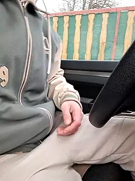 Snapshot of Zeefy chatting on 01/05/25, 08:43 Zeefy online show from 01/05/25, 08:43