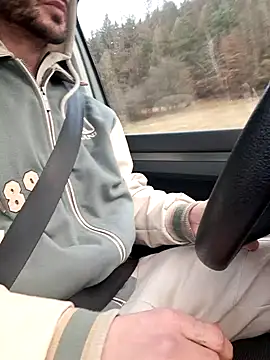 Snapshot of Zeefy chatting on 01/10/25, 07:57 Zeefy online show from 01/10/25, 07:57