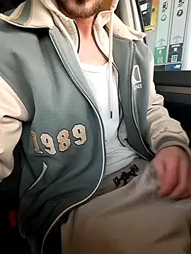 Snapshot of Zeefy chatting on 01/10/25, 02:34 Zeefy online show from 01/10/25, 02:34