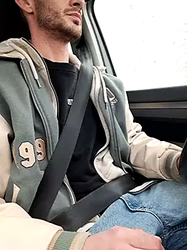 Snapshot of Zeefy chatting on 01/15/25, 09:02 Zeefy online show from 01/15/25, 09:02