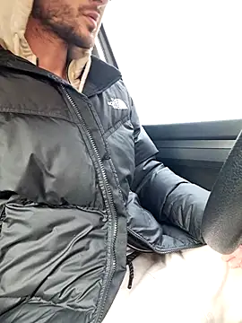 Snapshot of Zeefy chatting on 01/26/25, 10:12 Zeefy online show from 01/26/25, 10:12